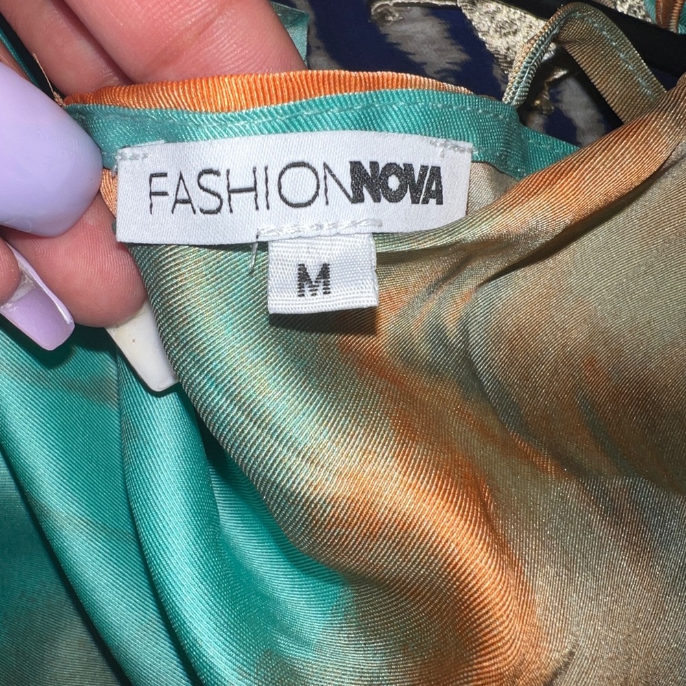 Never worn before, Medium size, fashion nova dress - Picture 3 of 3